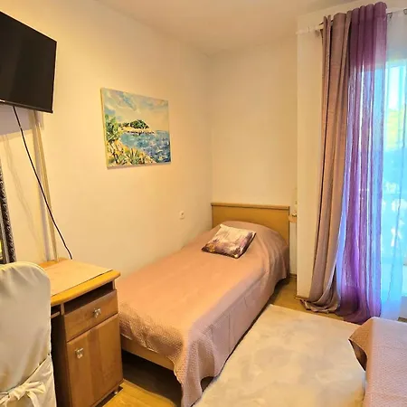 Guest House Villa Ines - Annex Bed & Breakfast 3*
