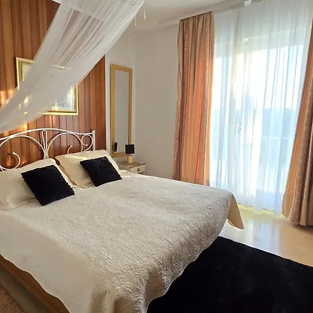 Guest House Villa Ines - Annex Bed & Breakfast 3*