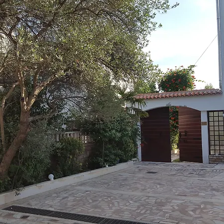 Ines - Annex 3* Ζαντάρ