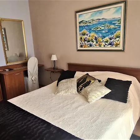 内斯维拉旅馆 - 附楼 住宿加早餐酒店 扎达尔