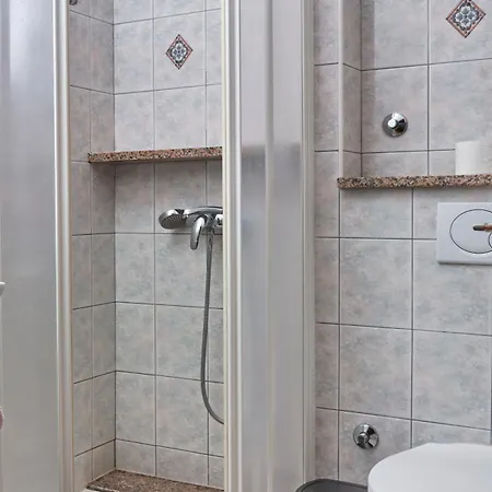 Ines - Annex Bed & Breakfast 3*