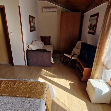 Ines - Annex Bed & Breakfast 3*