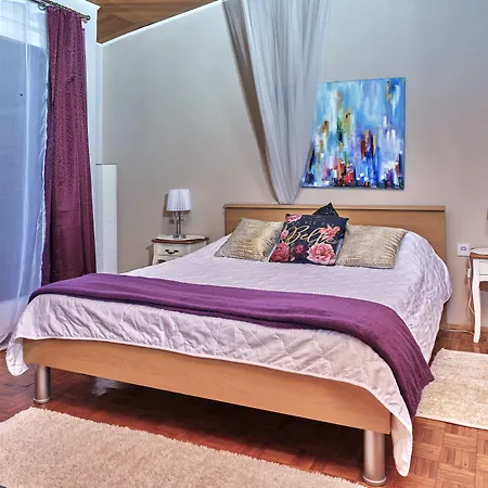 Ines - Annex Bed & Breakfast 3*