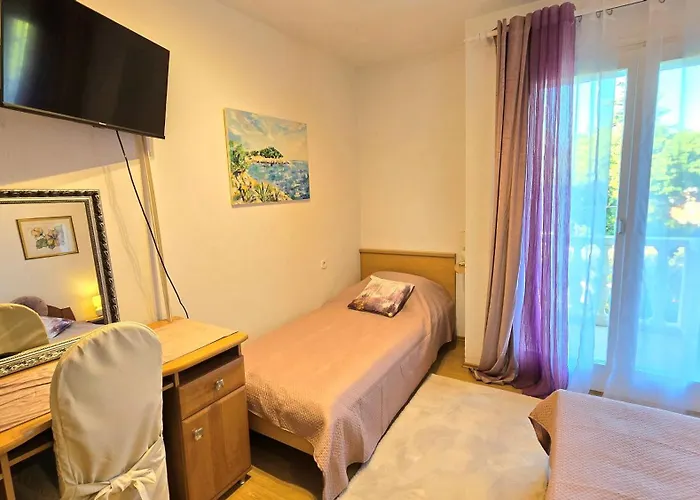 Guest House Villa Ines - Annex Bed & Breakfast 3*