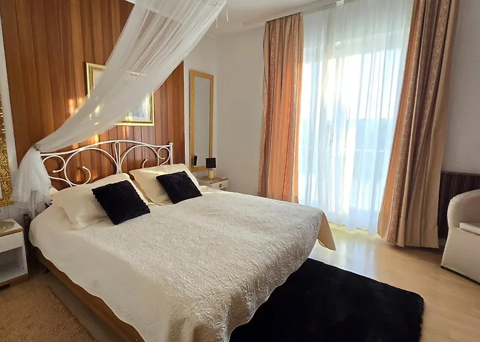 Guest House Villa Ines - Annex Bed & Breakfast 3*