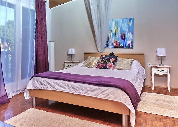 Guest House Villa Ines - Annex Bed & Breakfast 3*